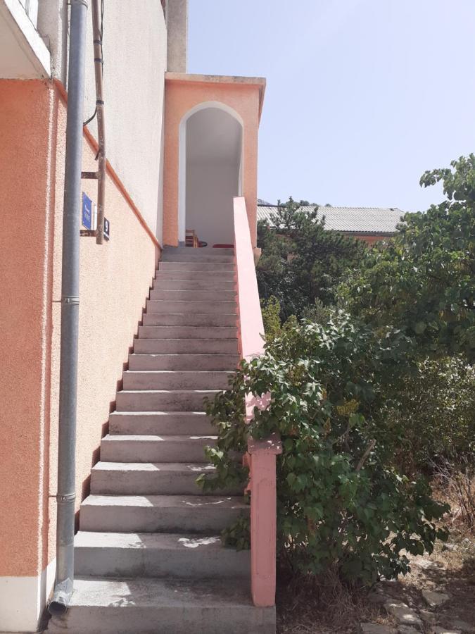 Apartments Mara Bela Karlobag Exterior photo