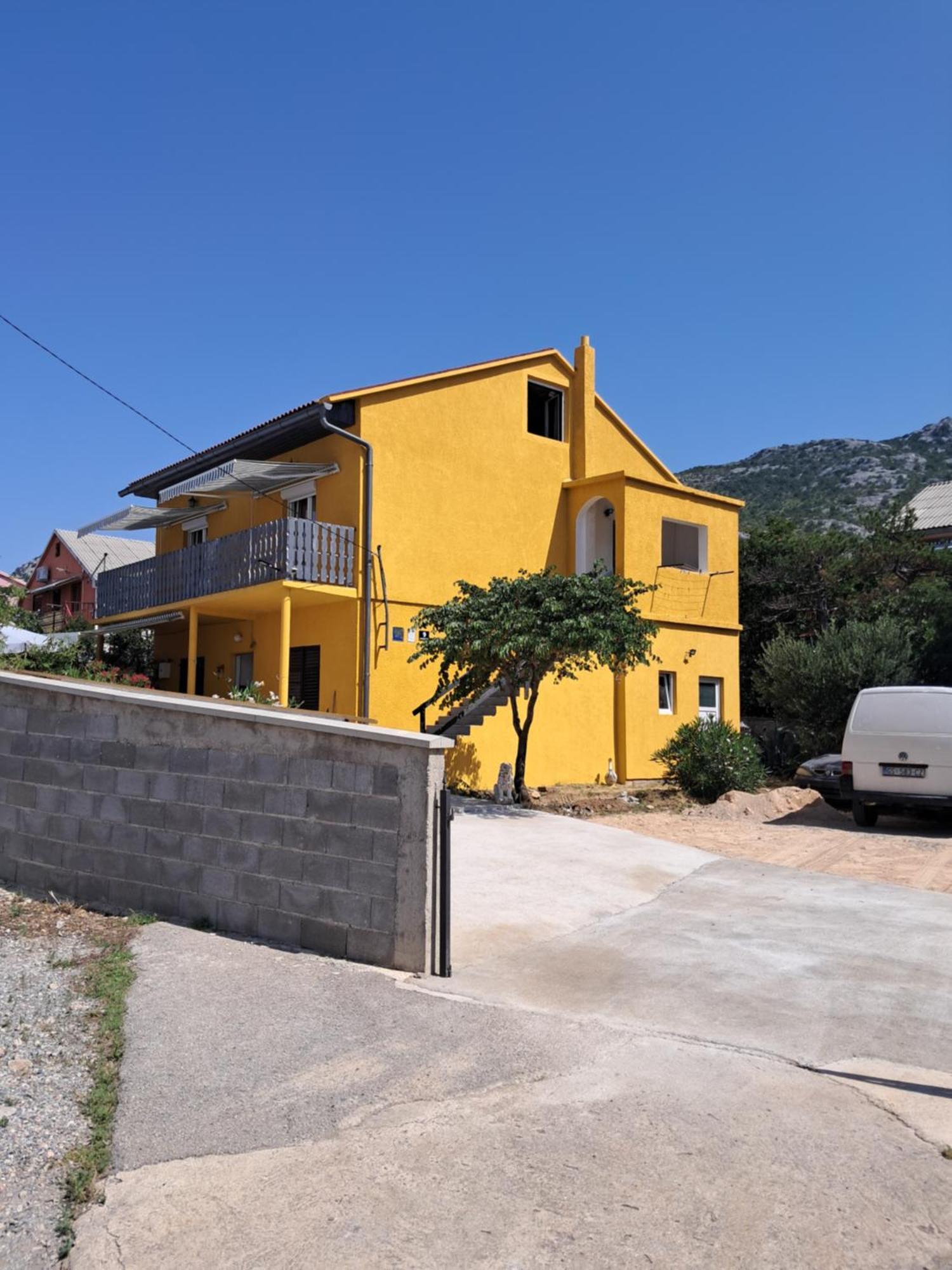 Apartments Mara Bela Karlobag Exterior photo